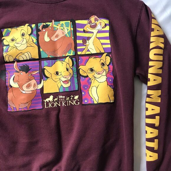Disney Lion King Crewneck Sweatshirt Women Size M Burgundy Samba Hakuna Matata - Picture 2 of 7